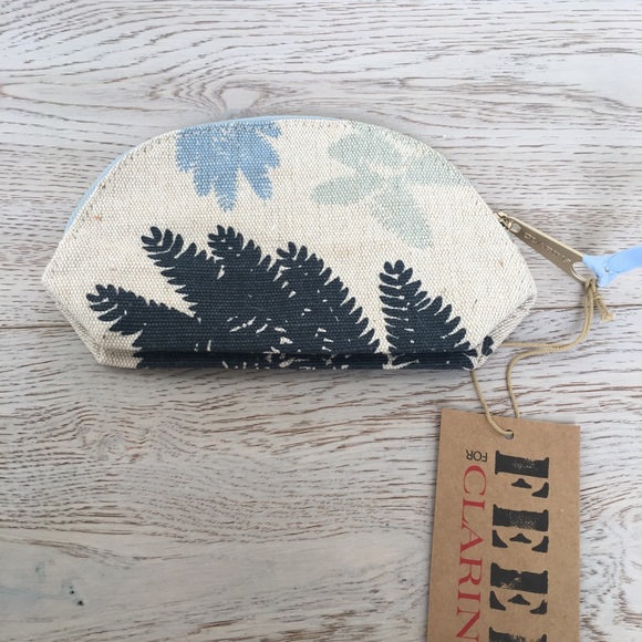 FEED x Clarins Mini Cosmetic Bag - Picture 2 of 3